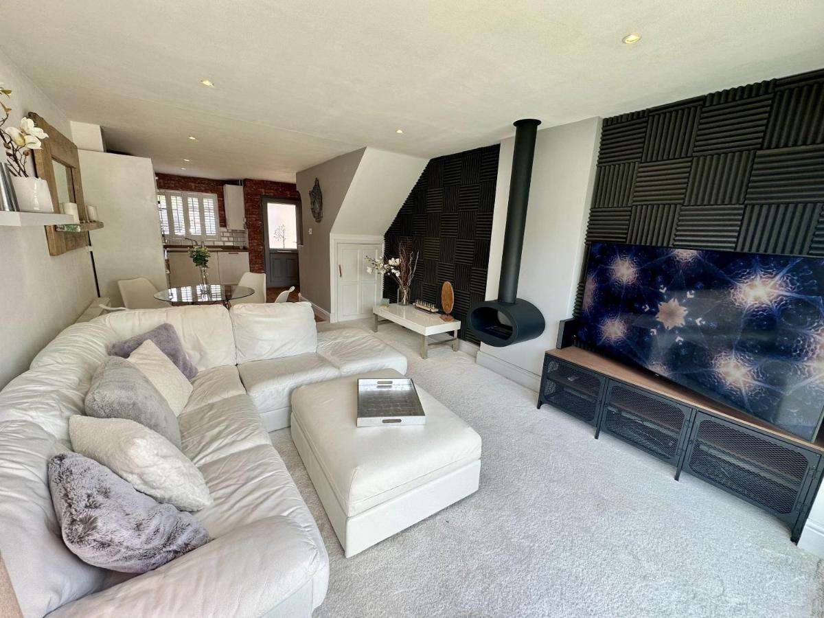Villa Fantastic 2-Bed House With Parking - Hosted By Hutch Lifestyle à Leamington Spa Extérieur photo