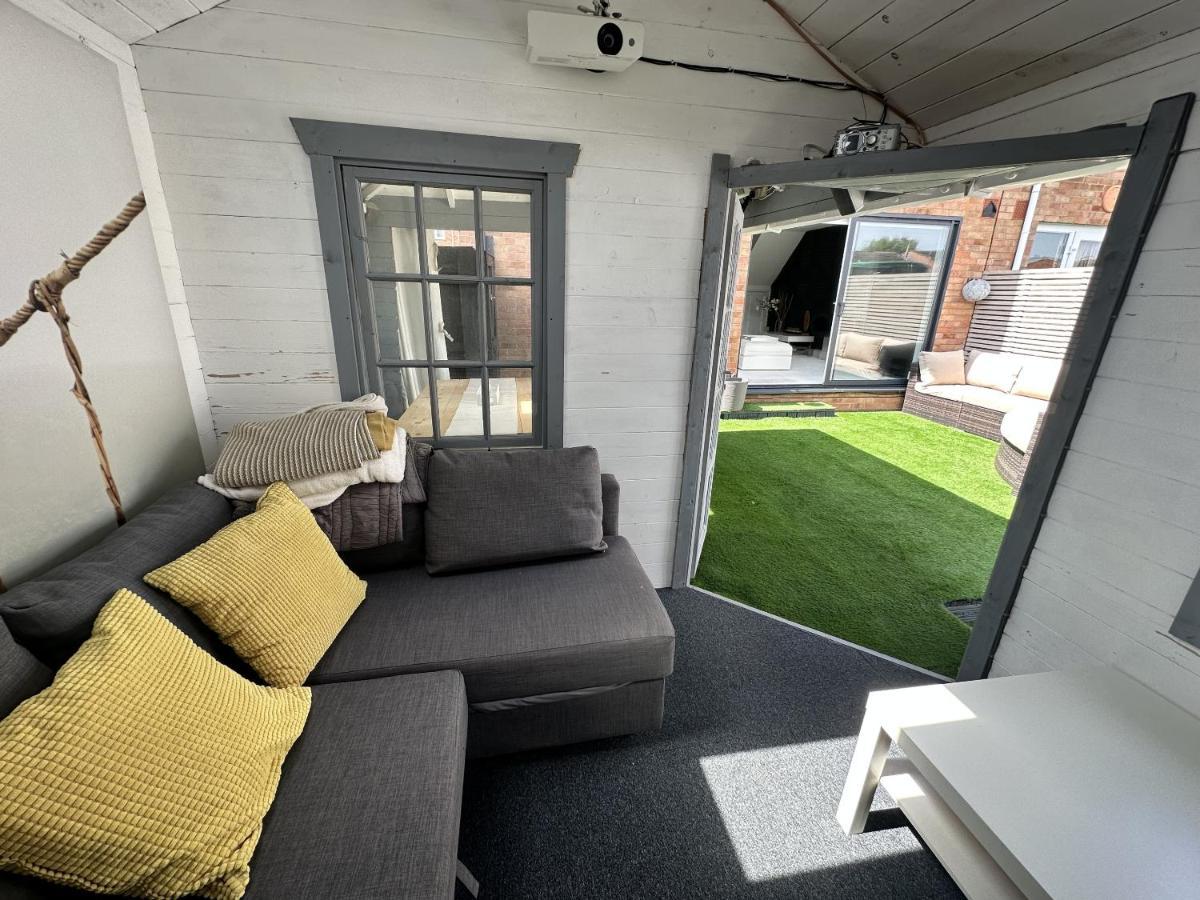 Villa Fantastic 2-Bed House With Parking - Hosted By Hutch Lifestyle à Leamington Spa Extérieur photo