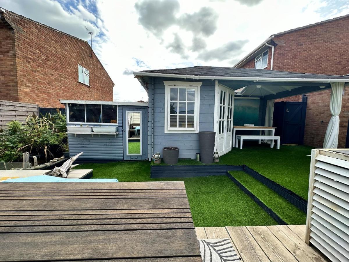 Villa Fantastic 2-Bed House With Parking - Hosted By Hutch Lifestyle à Leamington Spa Extérieur photo