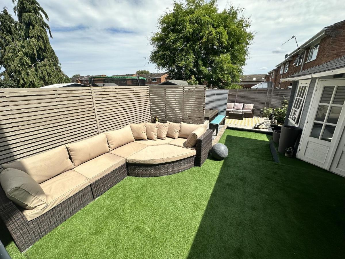 Villa Fantastic 2-Bed House With Parking - Hosted By Hutch Lifestyle à Leamington Spa Extérieur photo