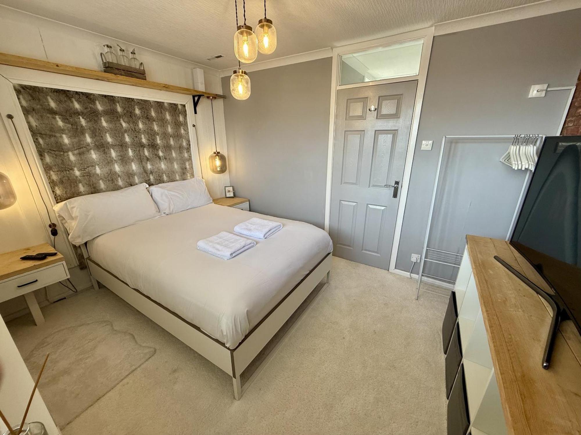Villa Fantastic 2-Bed House With Parking - Hosted By Hutch Lifestyle à Leamington Spa Extérieur photo